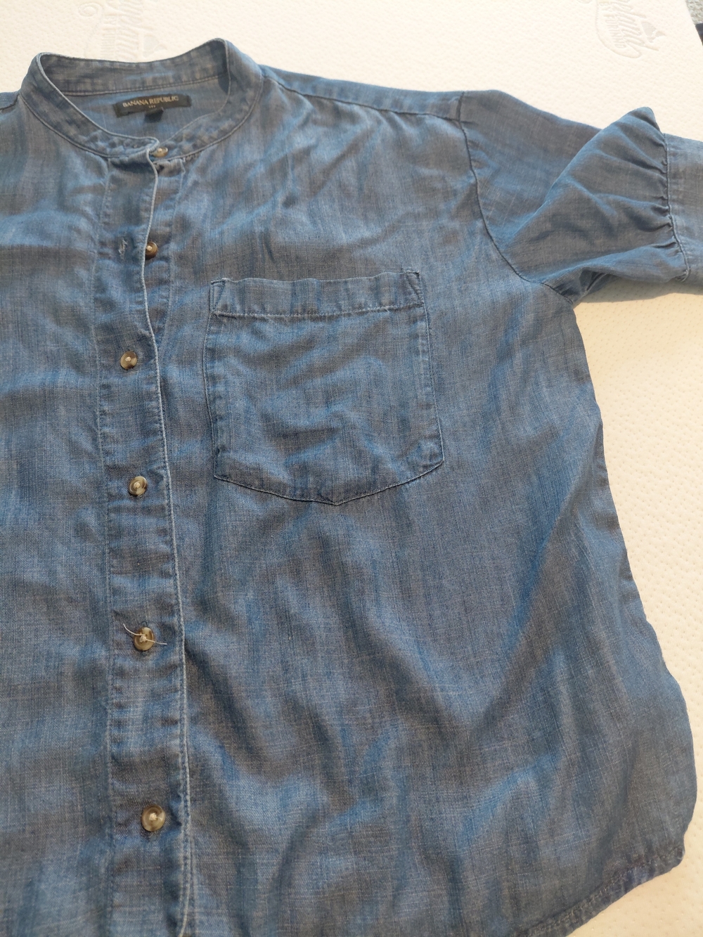 Banana Republic Blue Chambray Men's Button-Up Shirt